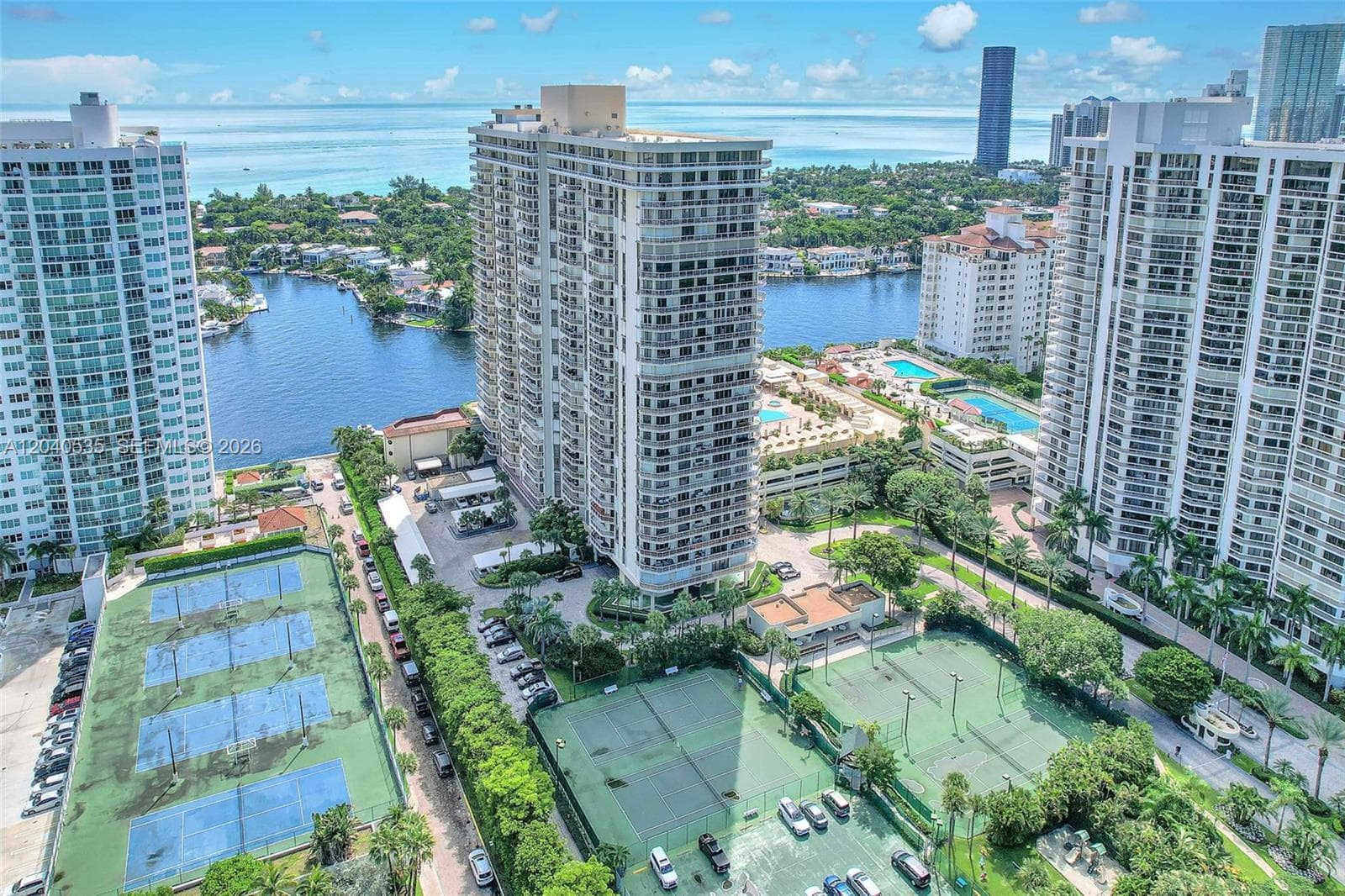 20191 E Country Club Dr 1805 photo 3