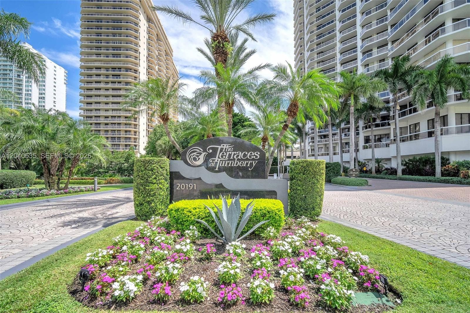 20191 E Country Club Dr 1805 photo 14