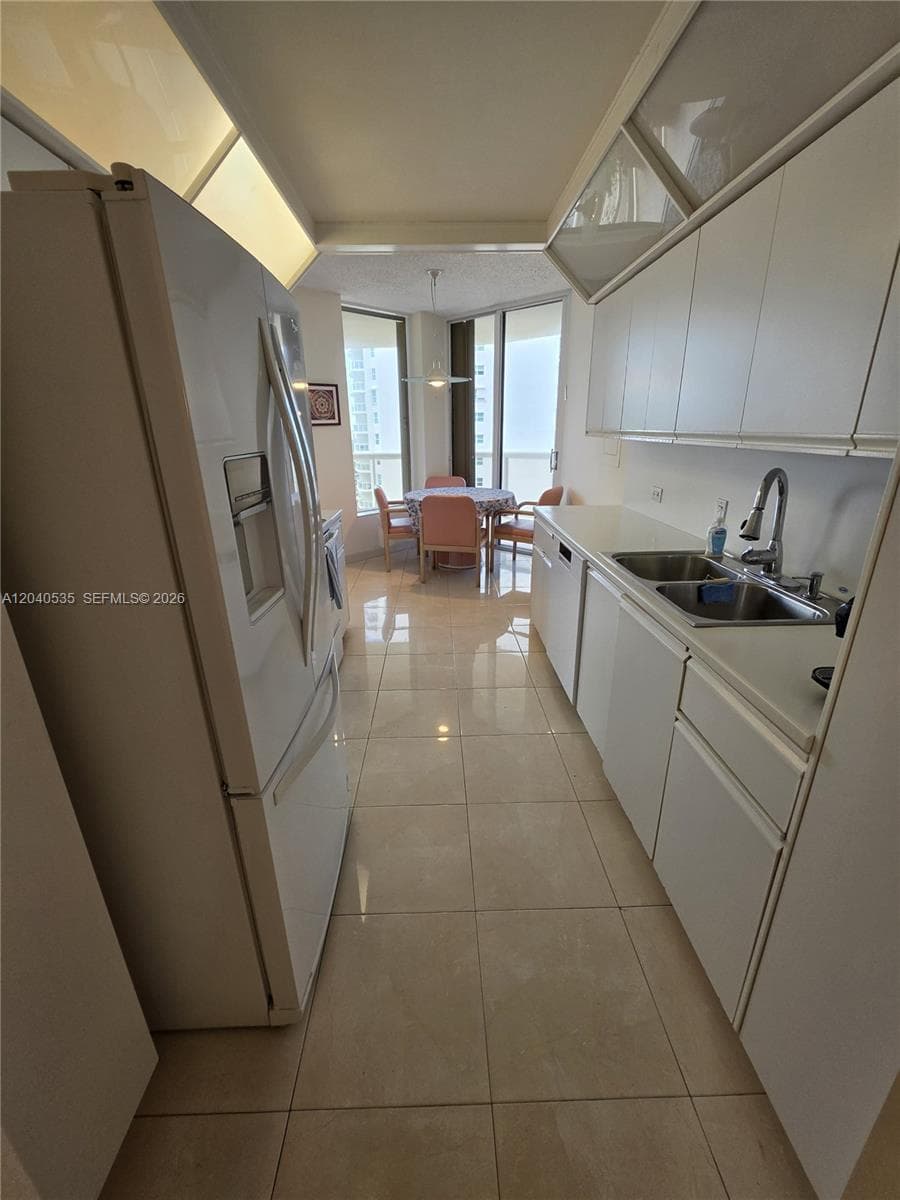 20191 E Country Club Dr 1805 photo 25