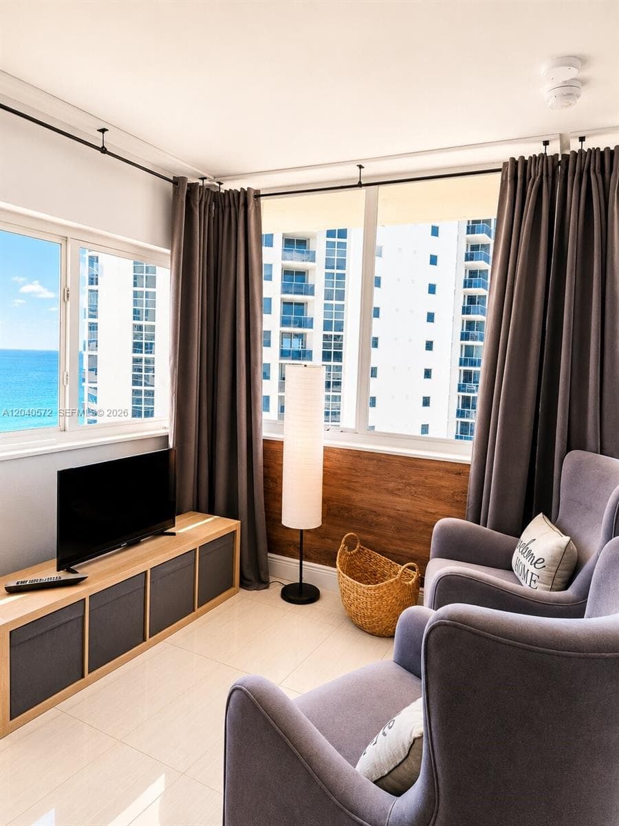 19201 Collins Ave 1144 photo 3
