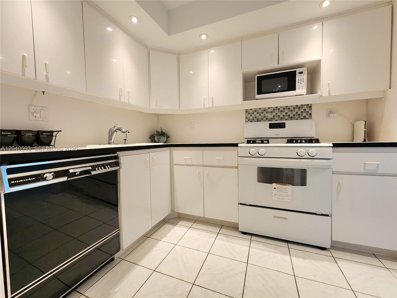 2030 S Ocean Dr 401 photo 9