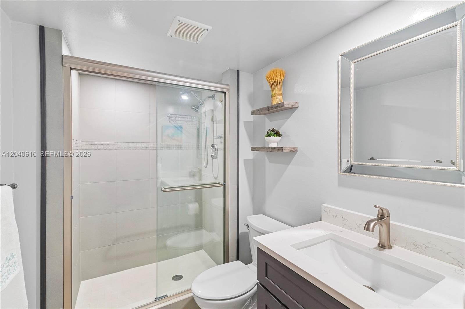 1401 N Riverside Dr 1406 photo 22
