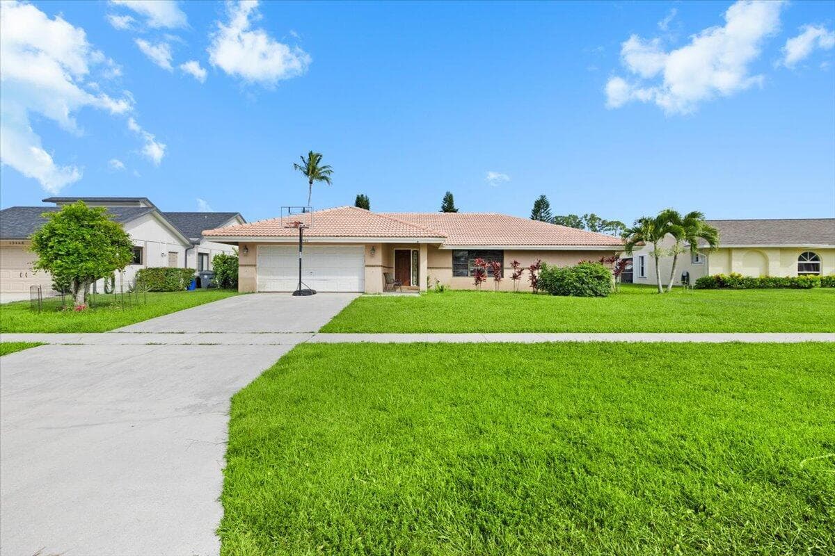 13482 Columbine Avenue photo 2