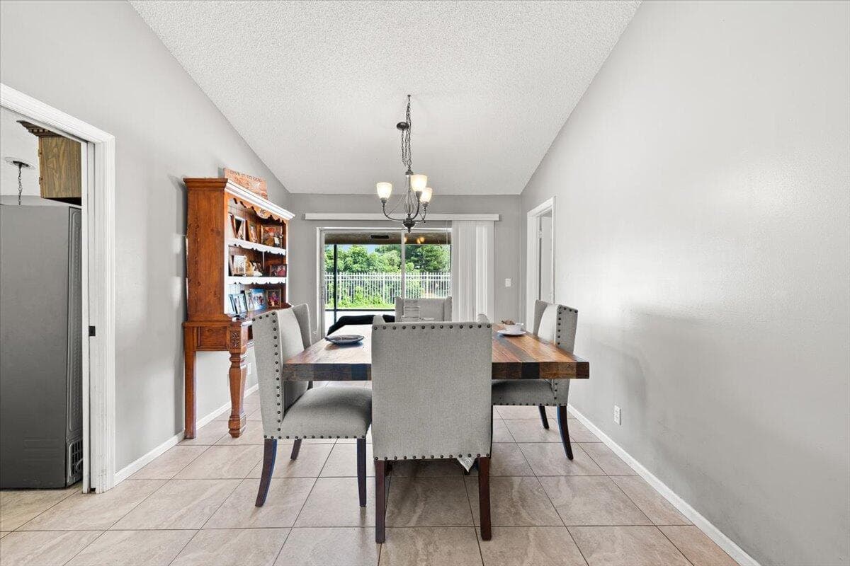 13482 Columbine Avenue photo 13