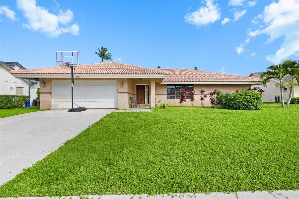 13482 Columbine Avenue photo 3