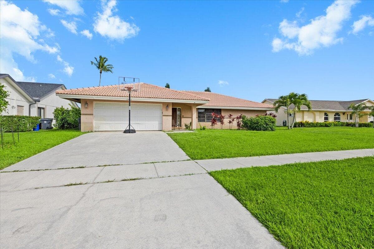 13482 Columbine Avenue photo 1