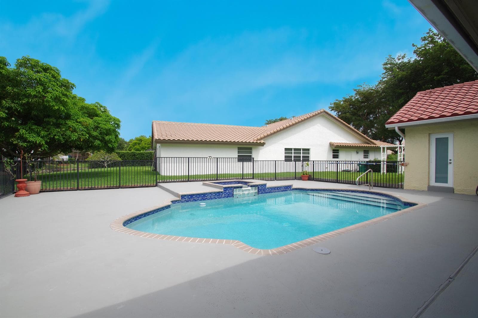 6300 NW 60th Way photo 9