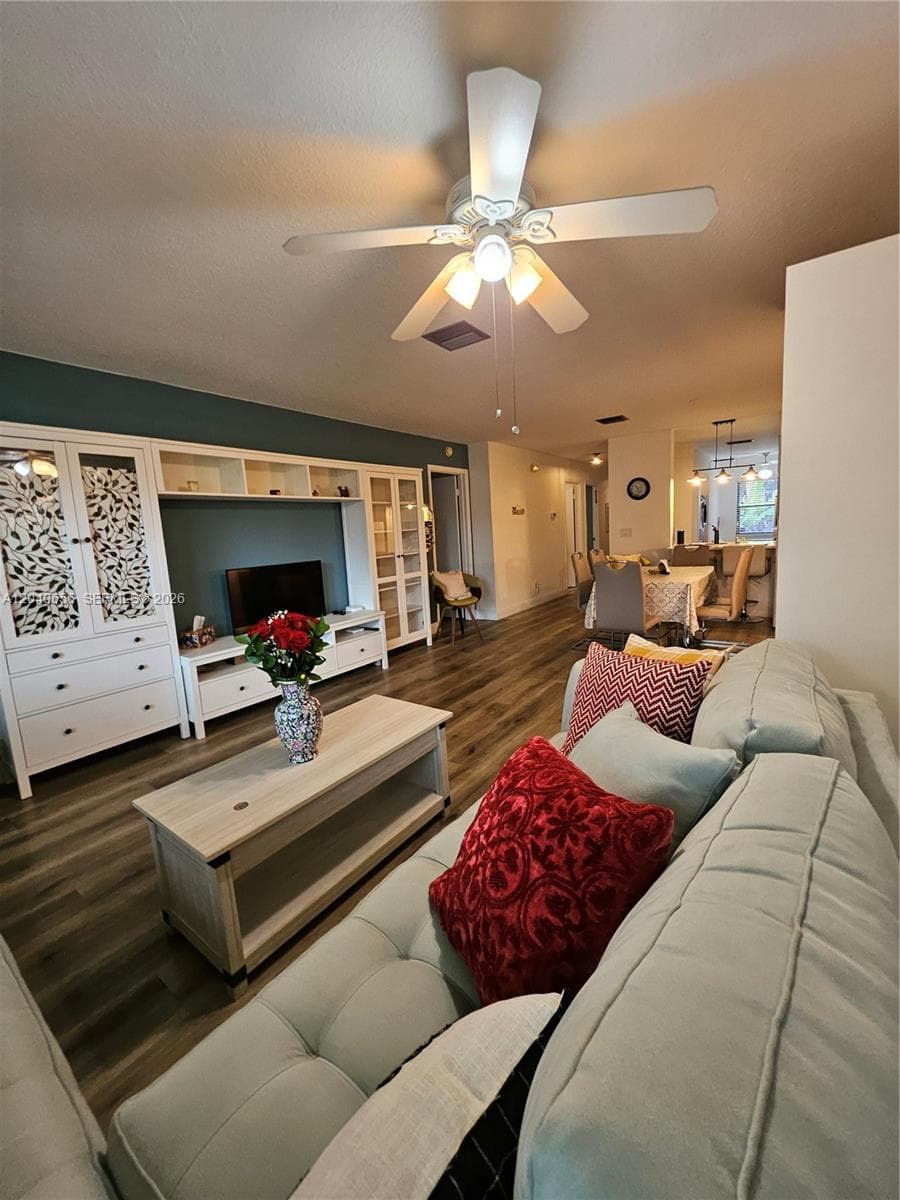 3015 SW 21st Ter 371B photo 4