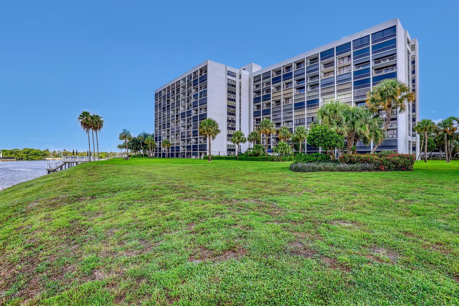 356 Golfview Road 403 photo 2
