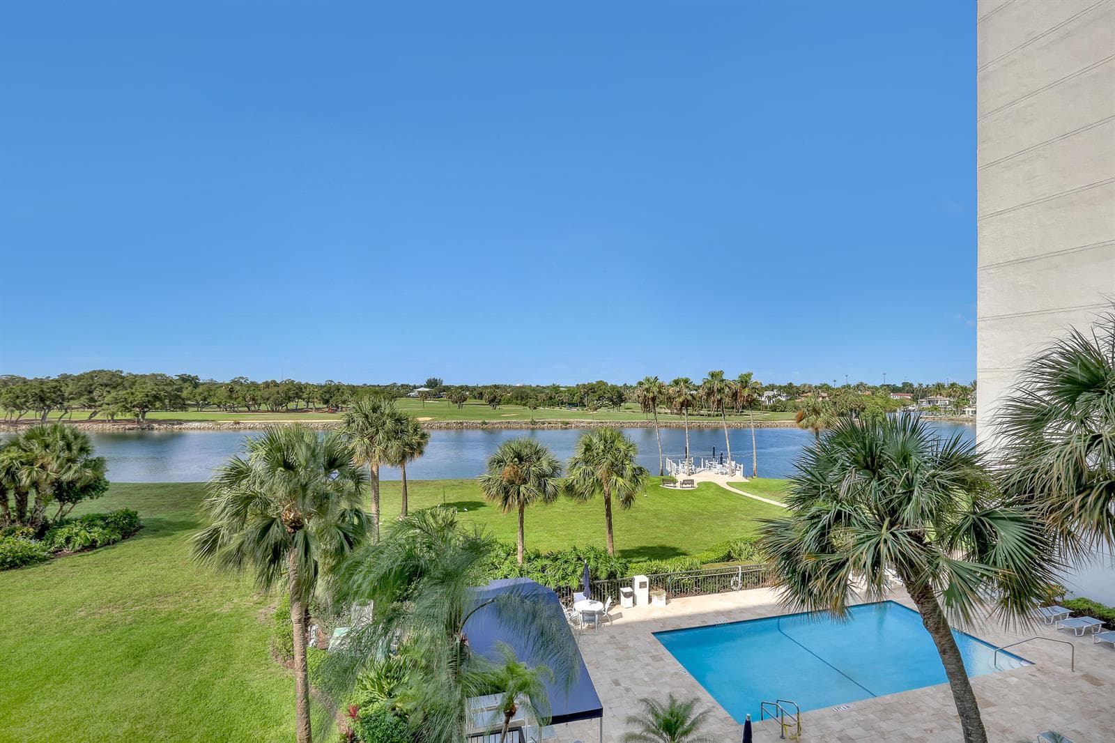 356 Golfview Road 403 photo 1