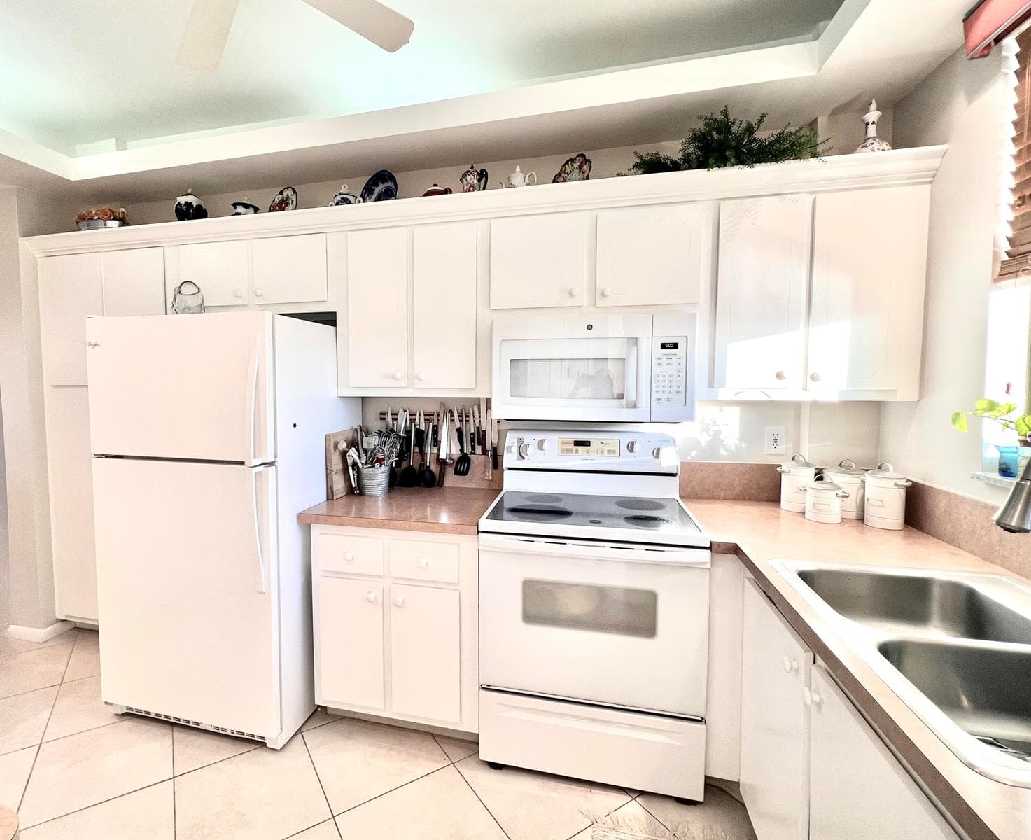 100 Paradise Harbour Boulevard 506 photo 2
