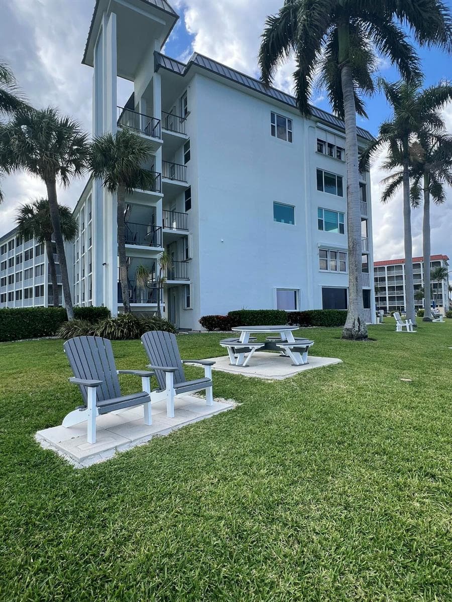100 Paradise Harbour Boulevard 506 photo 13