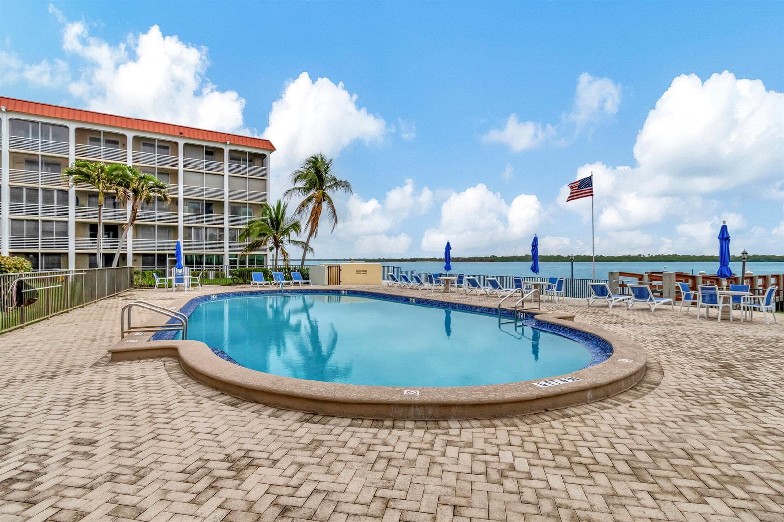 100 Paradise Harbour Boulevard 506 photo 9