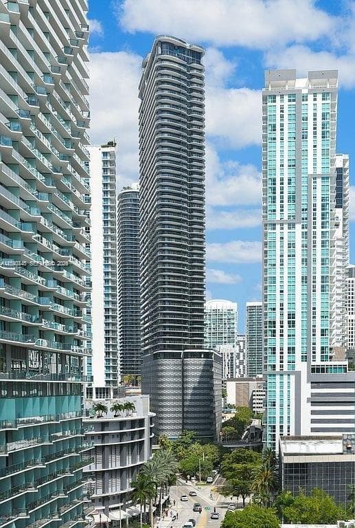 1000 Brickell Plz 4906 photo 23