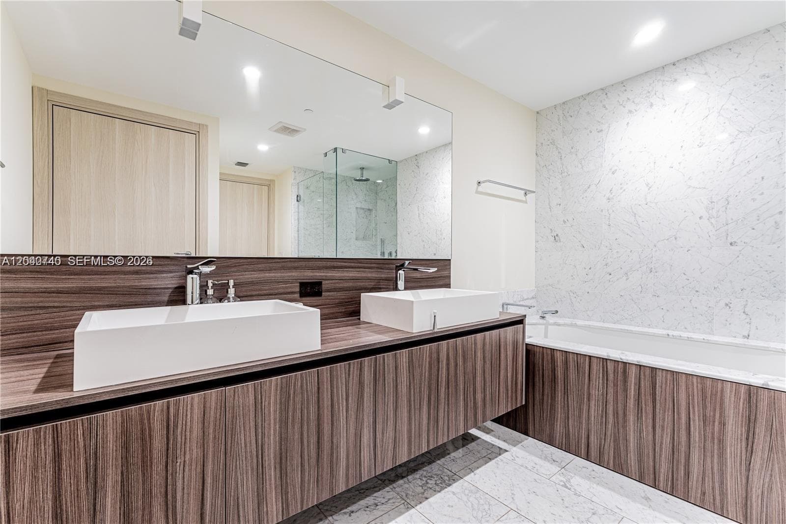 1000 Brickell Plz 4906 photo 12