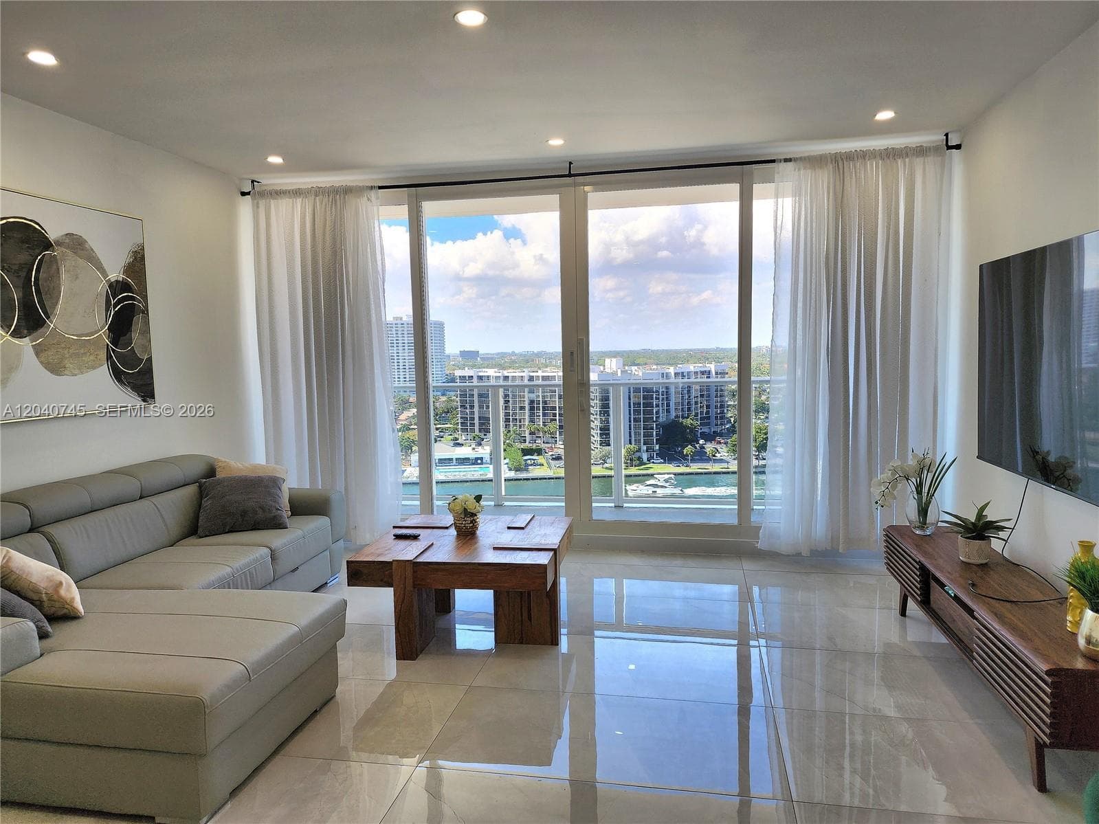 3505 S Ocean Dr PENTHOUSE 1502 photo 6