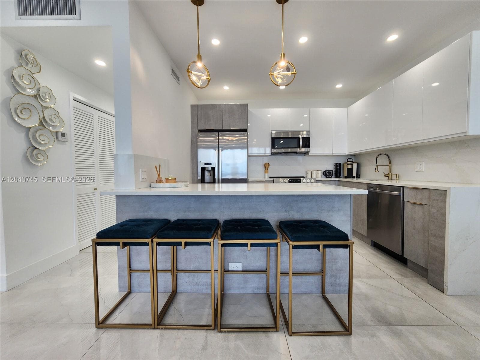 3505 S Ocean Dr PENTHOUSE 1502 photo 9
