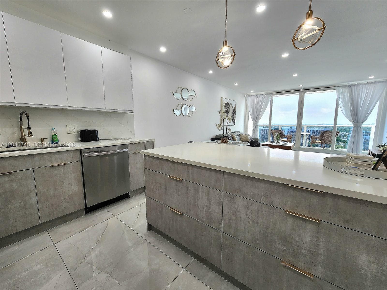 3505 S Ocean Dr PENTHOUSE 1502 photo 10