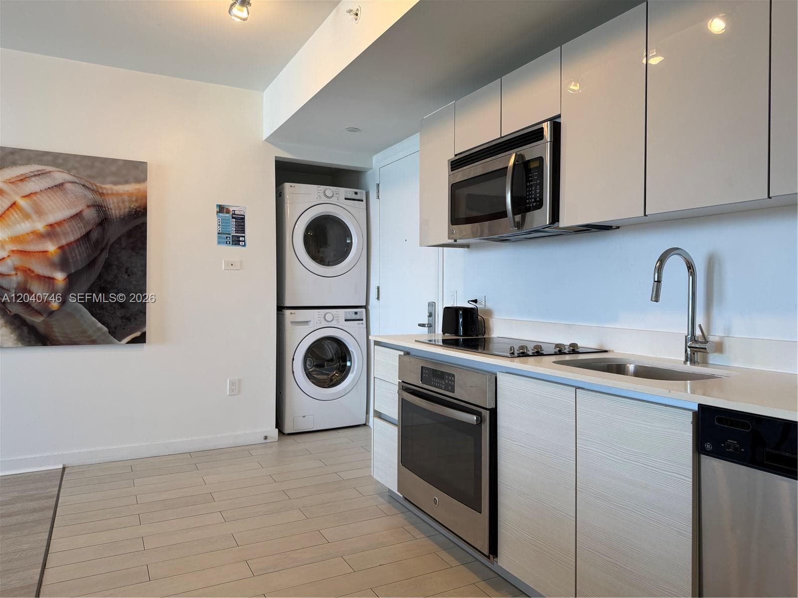 2602 E Hallandale Beach Blvd R1910 photo 10
