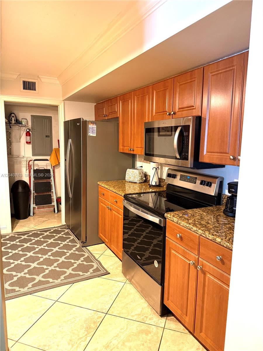6917 Collins Ave 506 photo 3