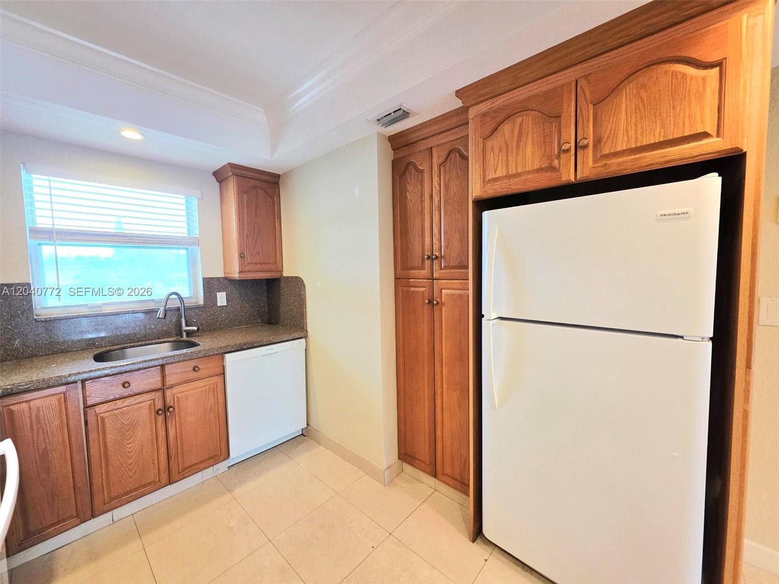 1400 NE 57th Ct 202 photo 6