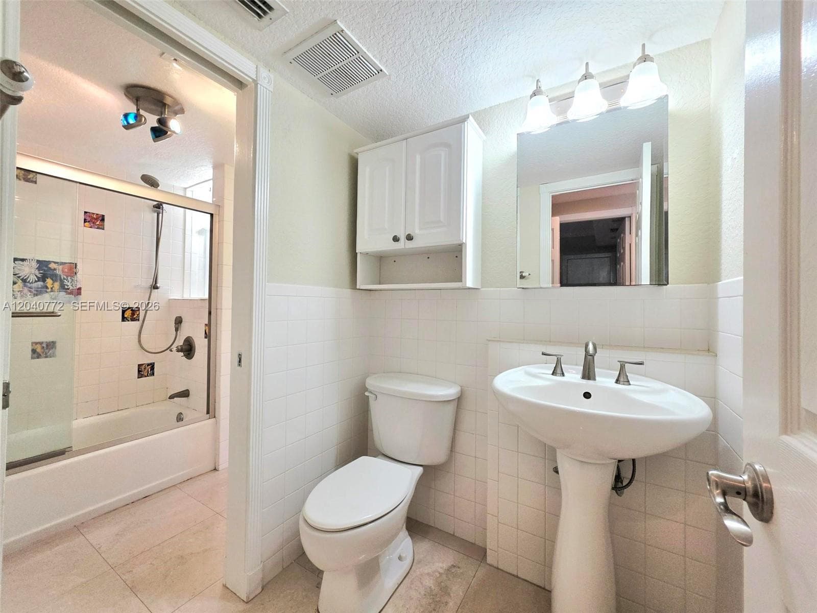 1400 NE 57th Ct 202 photo 17