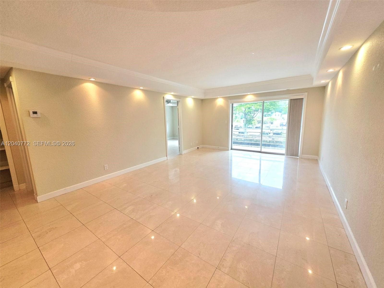 1400 NE 57th Ct 202 photo 4