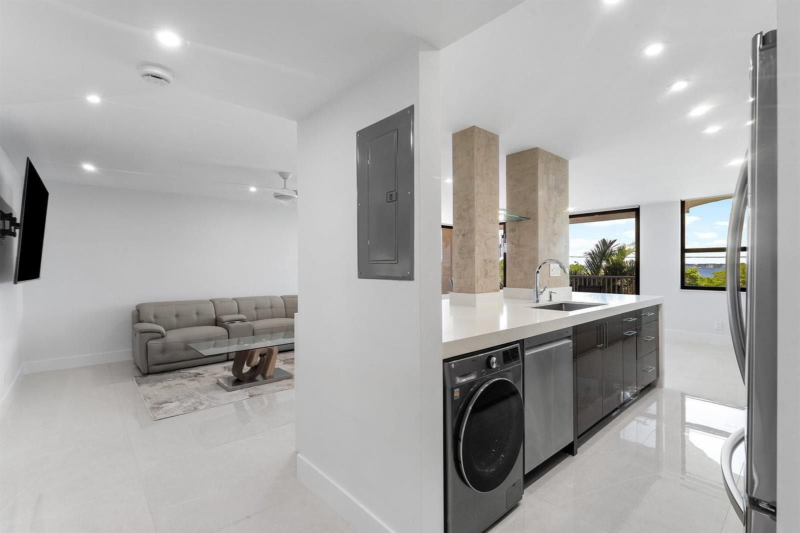 5480 N Ocean Drive B1c photo 2