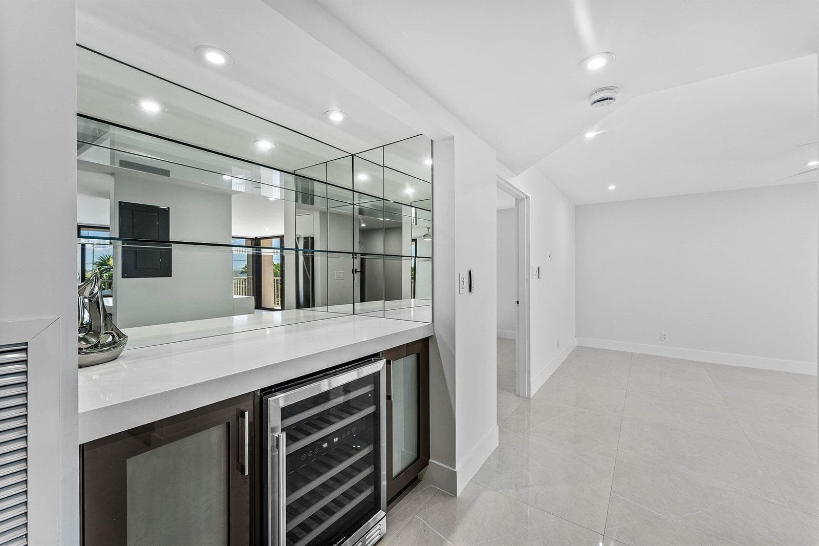 5480 N Ocean Drive B1c photo 3