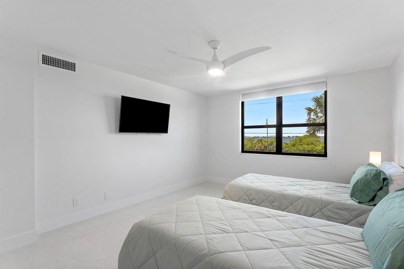 5480 N Ocean Drive B1c photo 19