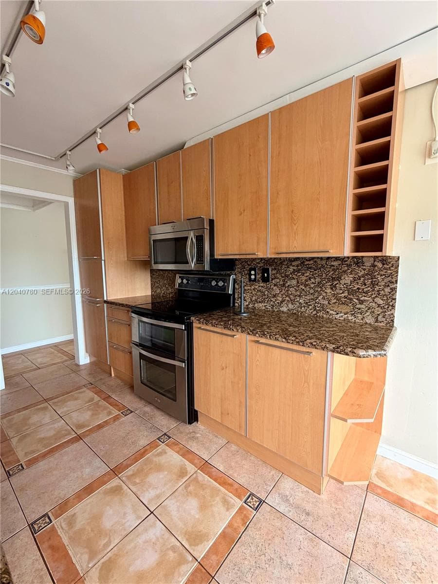 18051 Biscayne Blvd 1905 photo 13