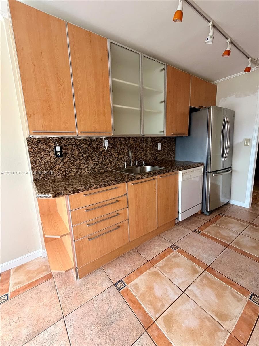 18051 Biscayne Blvd 1905 photo 12