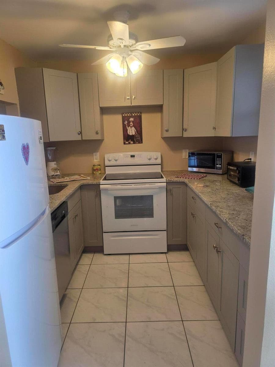 2929 S Ocean Boulevard 5060 photo 16