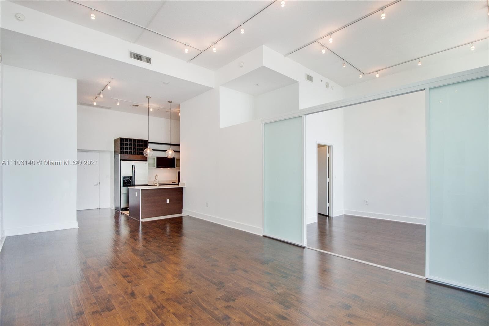 1900 N Bayshore Drive 912 photo 4