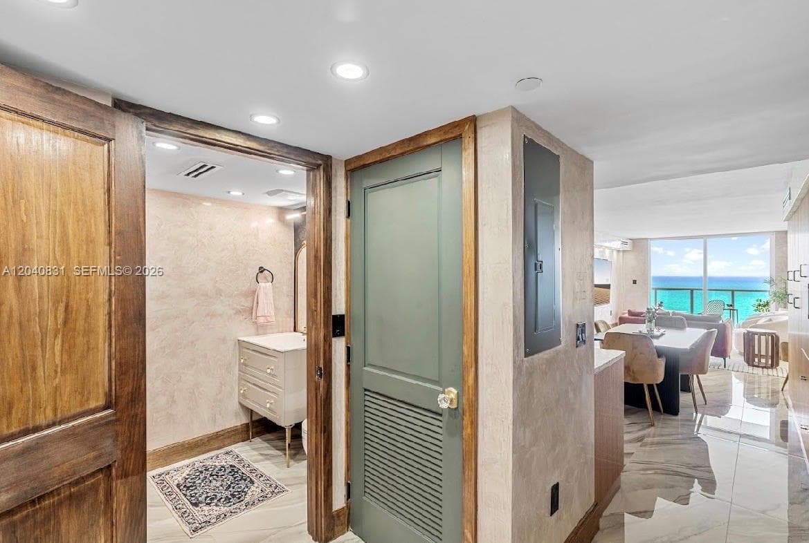 2457 Collins Ave 1603 photo 4
