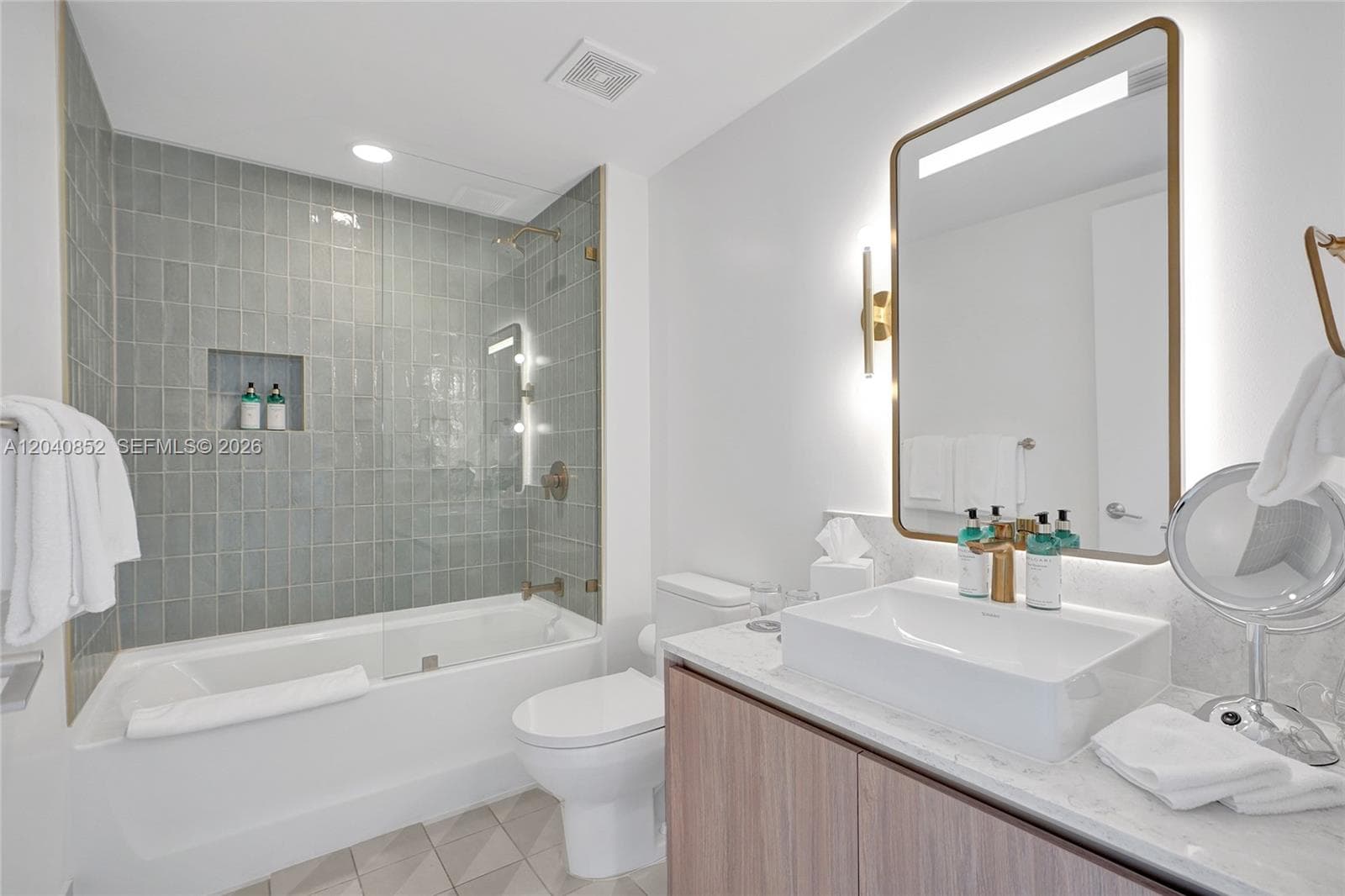 159 NE 6th St 3916 photo 7