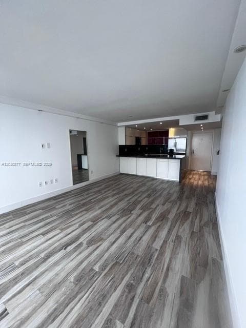 600 NE 36 1706 photo 4