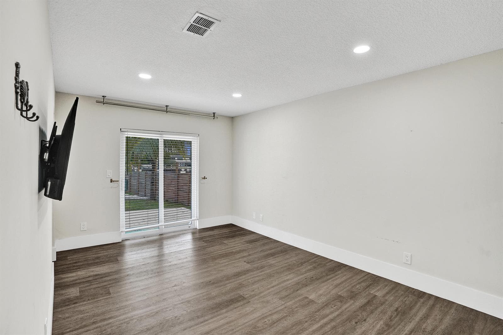 343 Layne Boulevard photo 20