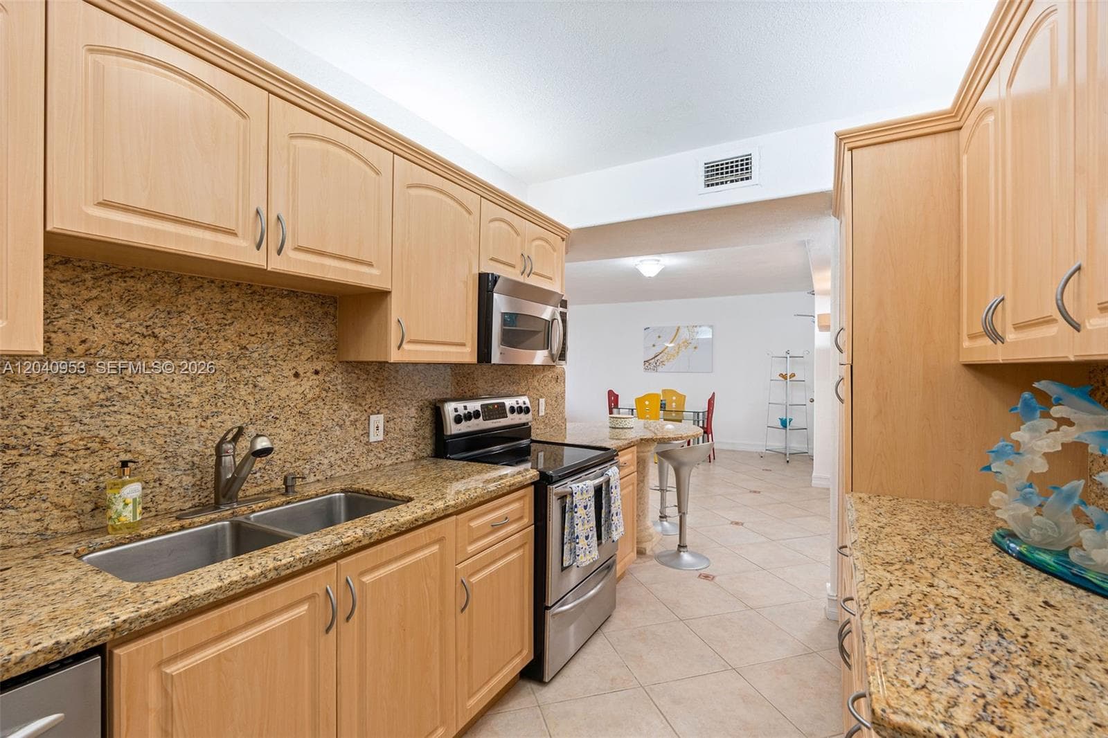 10185 Collins Ave 521 photo 13
