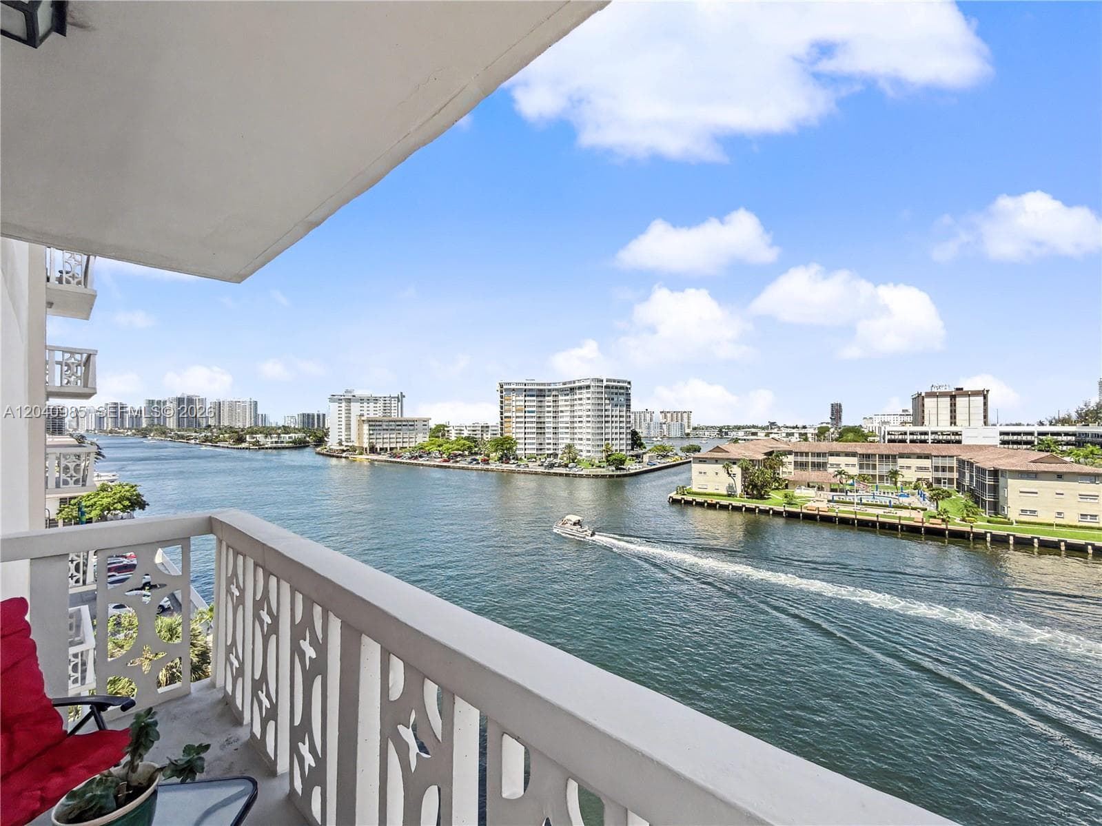 1817 S Ocean Dr 620 photo 2