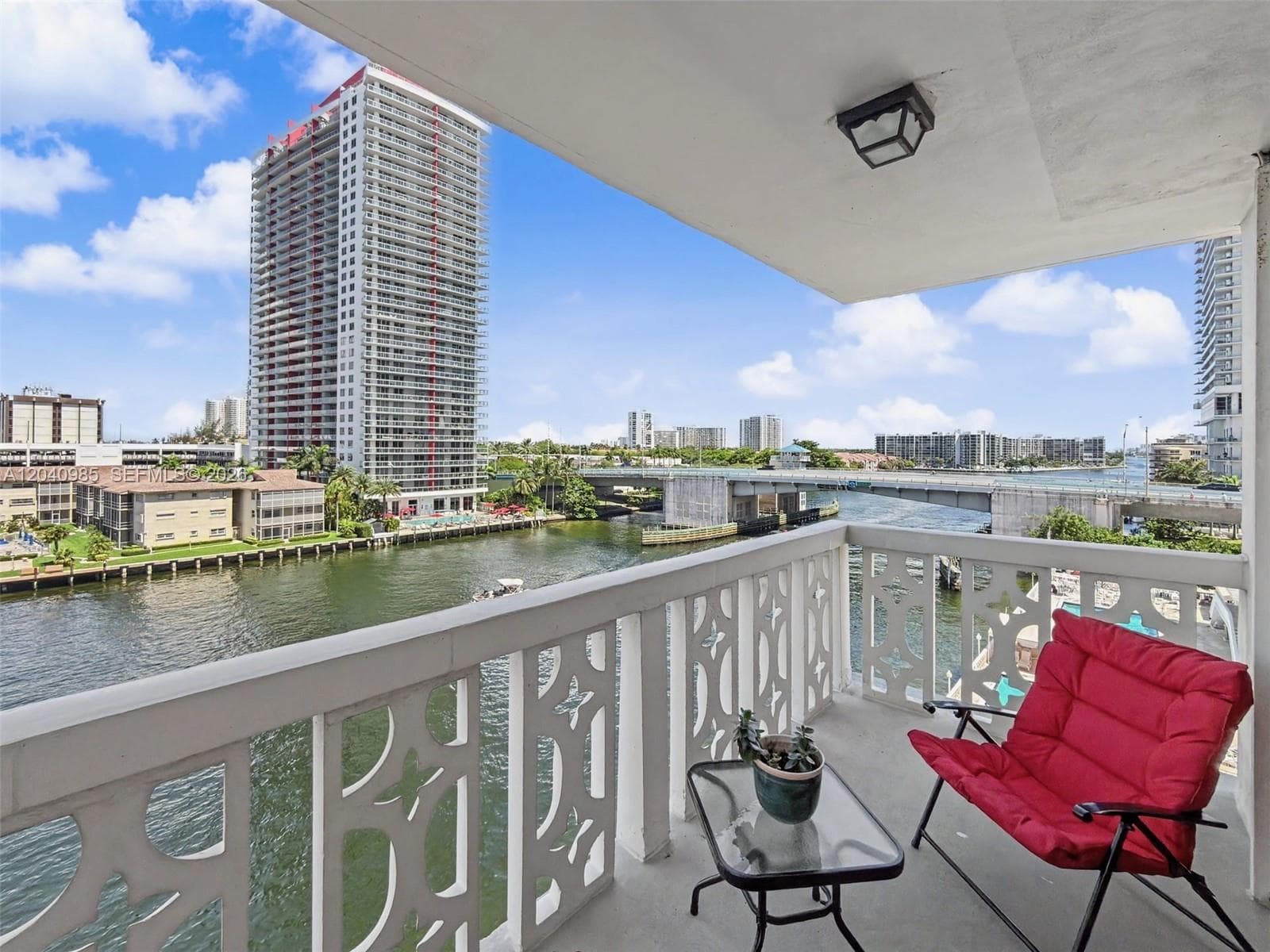 1817 S Ocean Dr 620 photo 3