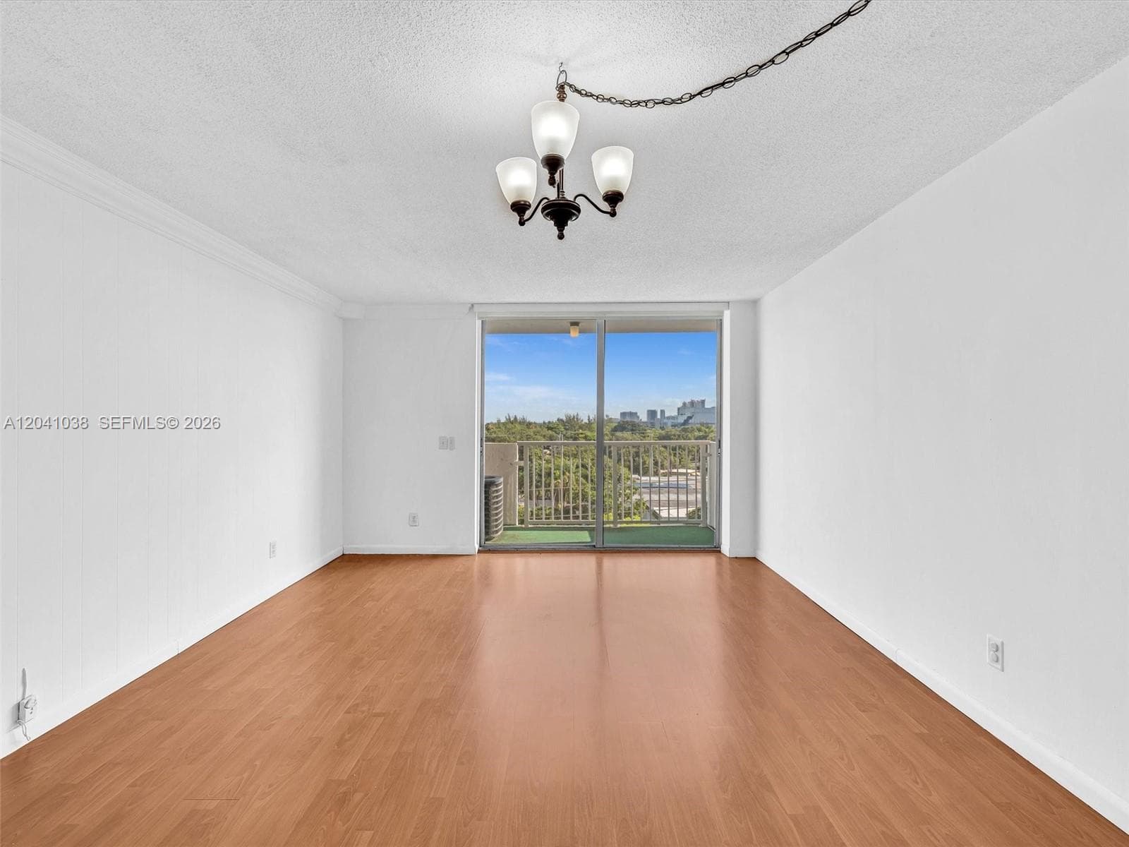 2020 NE 135th St 601 photo 6
