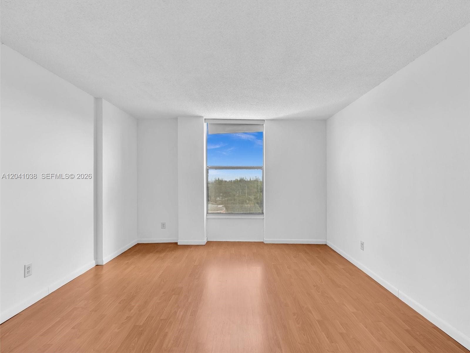2020 NE 135th St 601 photo 17