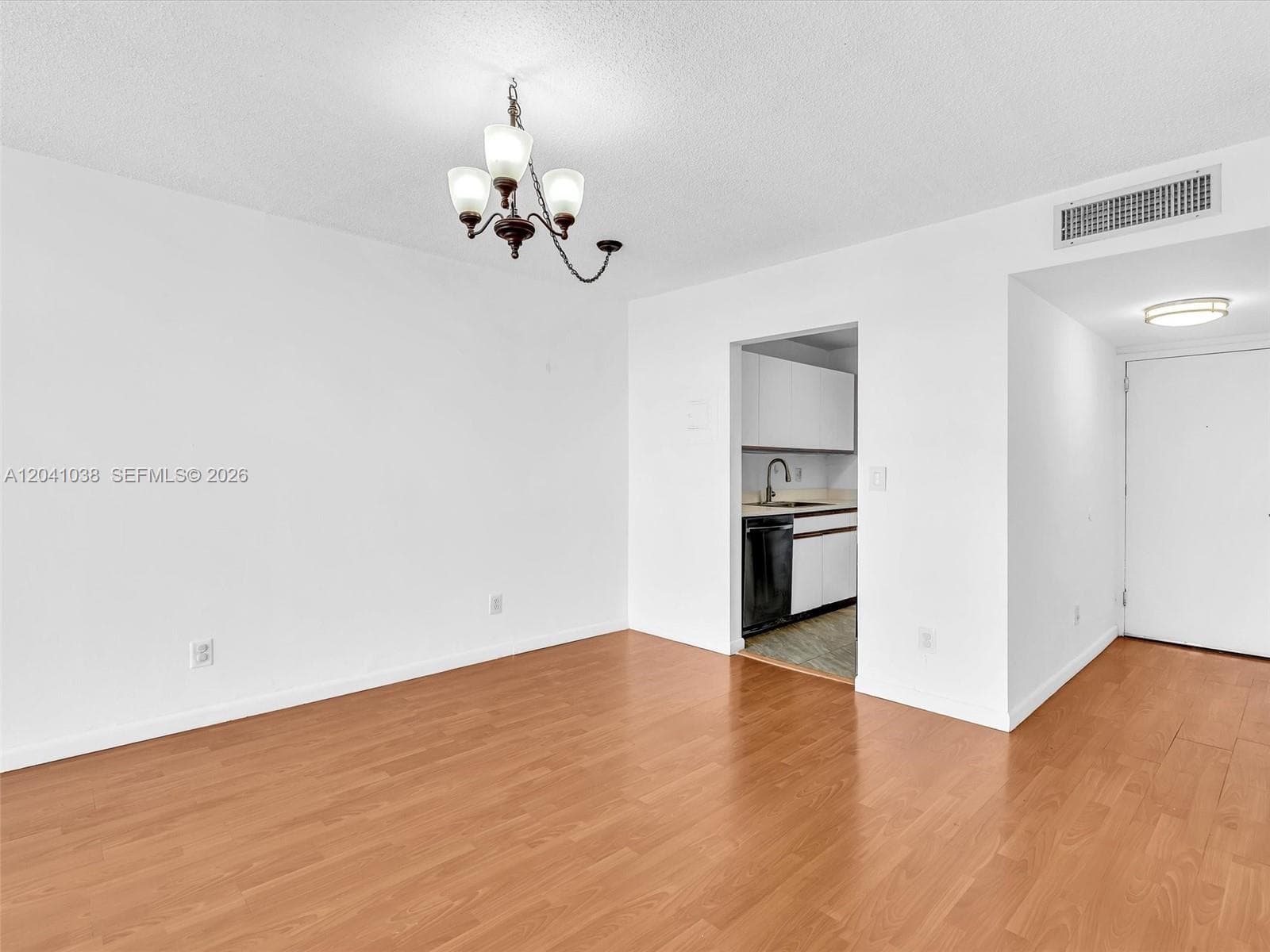 2020 NE 135th St 601 photo 9