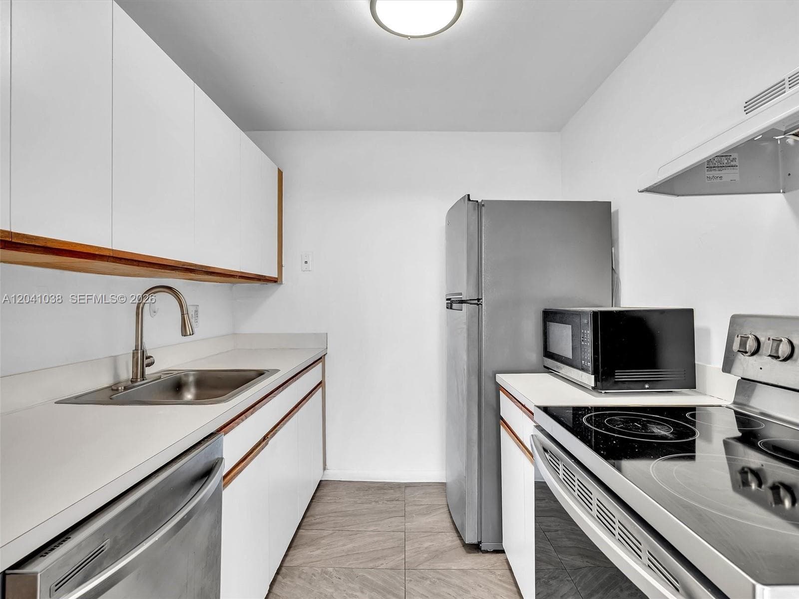 2020 NE 135th St 601 photo 14