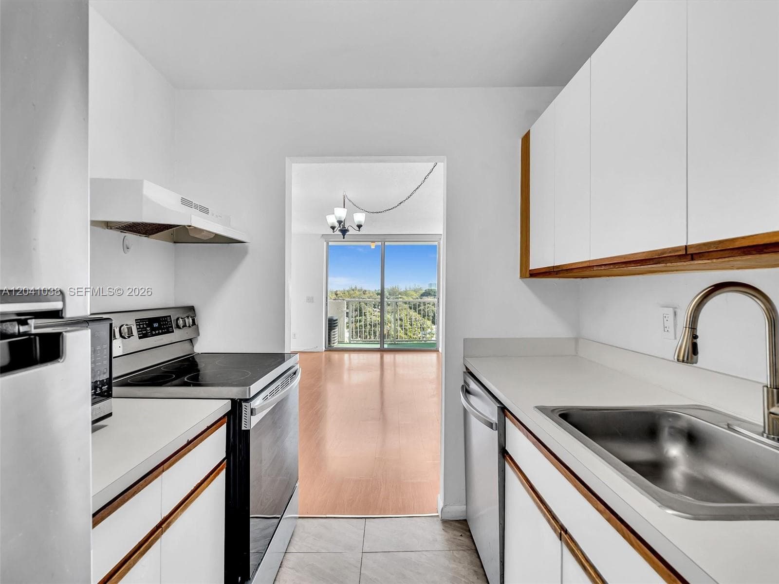 2020 NE 135th St 601 photo 15