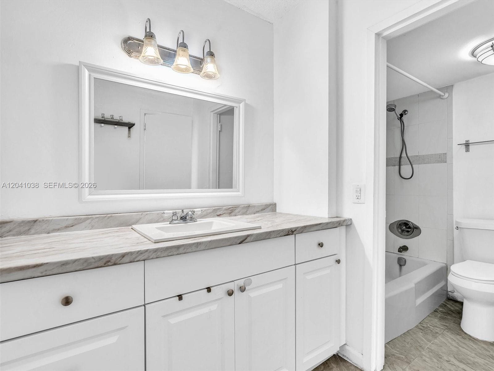 2020 NE 135th St 601 photo 19