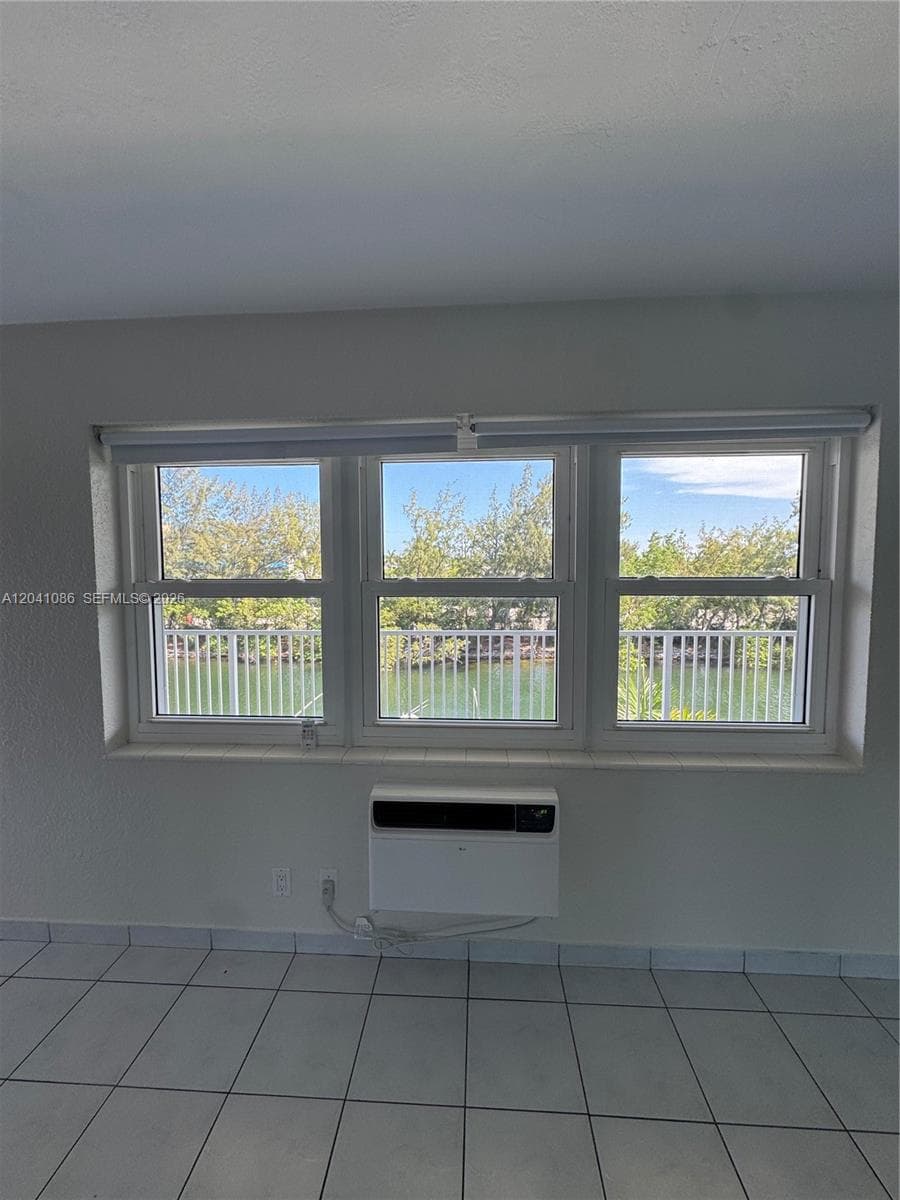 3922 NE 166th St S306 photo 10