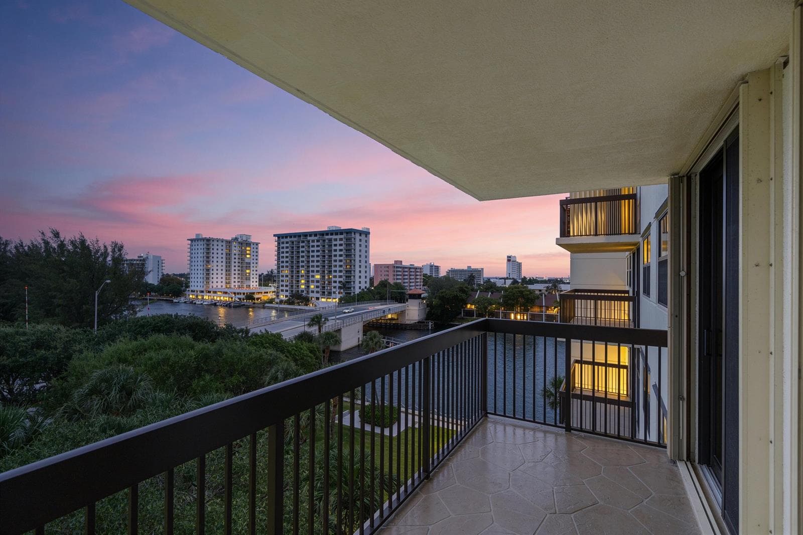 2900 NE 14th Street Causeway #605 photo 2