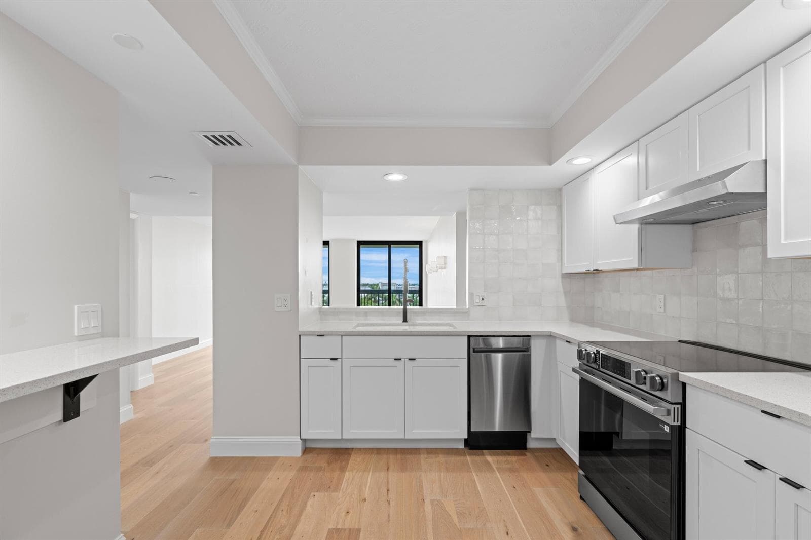 2900 NE 14th Street Causeway #605 photo 6